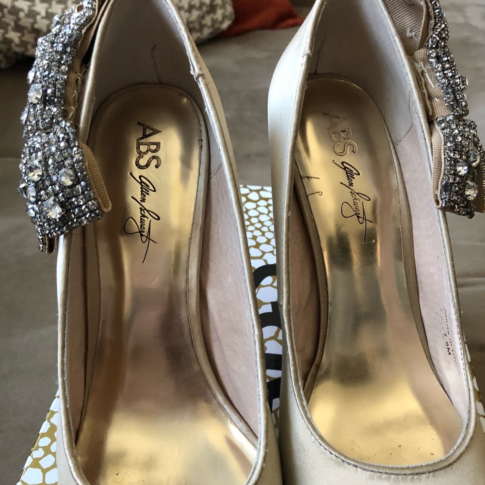 ABS Allen Schwartz Rhinestone Bow Heels - Picture 3 of 4